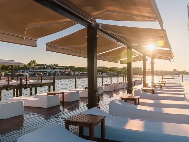 Pools, Beaches & Aquaparks