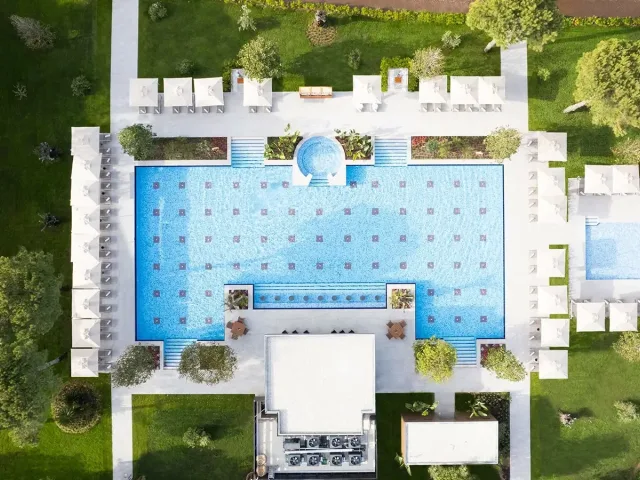 Pools, Beaches & Aquaparks