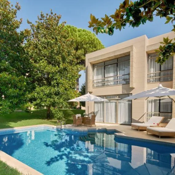 Deluxe Villa image 2 of 5