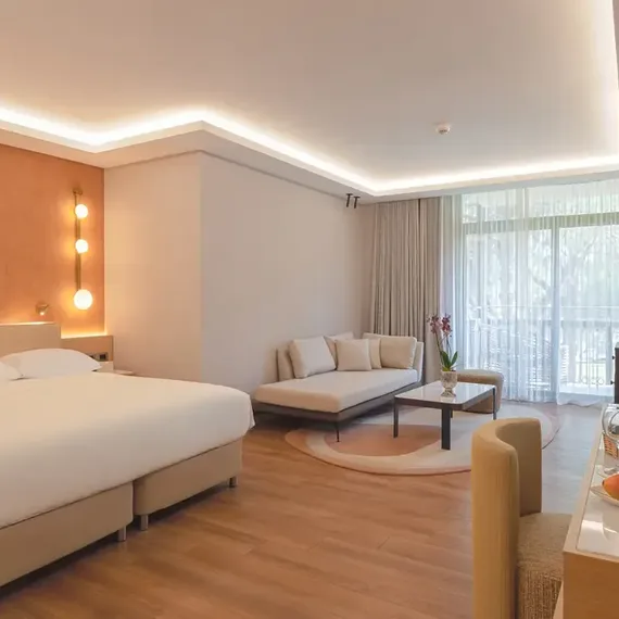 Junior Suite image 2 of 5