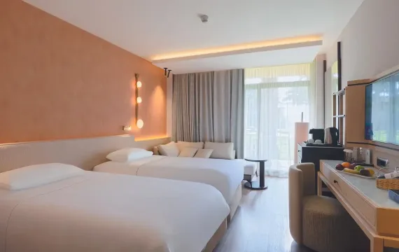 Gloria golf main new