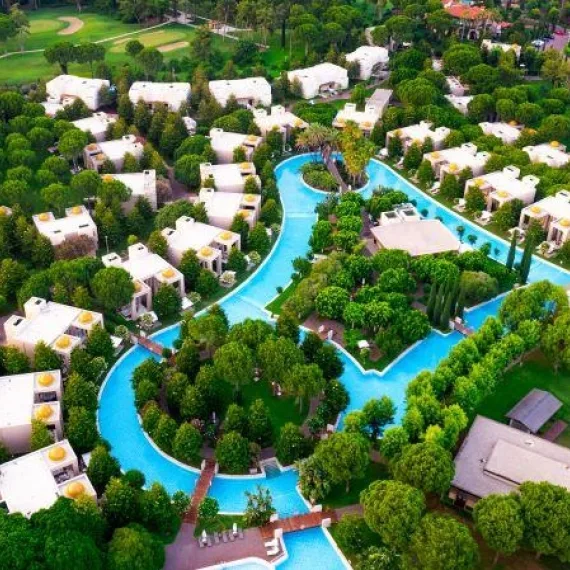 Pool Villa image 3 of 5